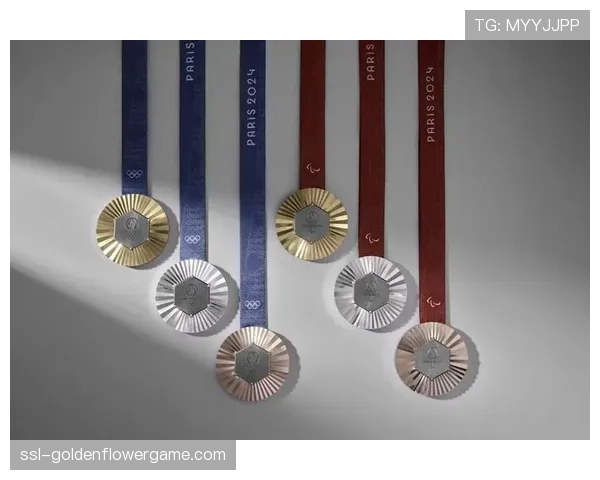 巴黎奥运会奖牌亮相，设计融入埃菲尔铁塔金属碎片，强调环保理念